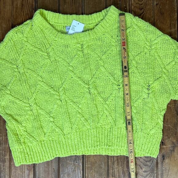 Women’s Urban Outfitters cropped cotton crew neck sweater NWT lime green - Picture 5 of 7